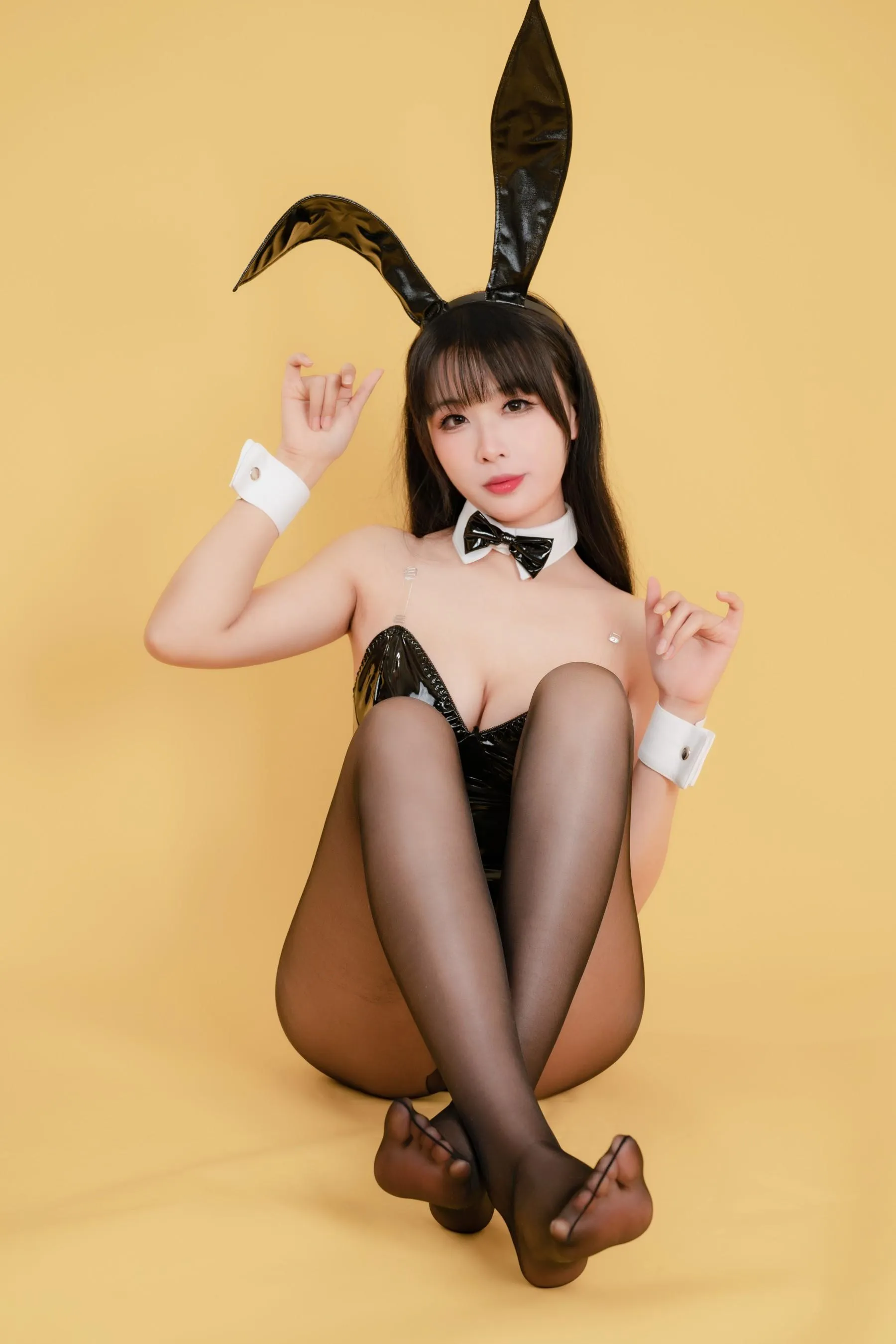 轩萧学姐 – NO.41 新春福兔 黑兔女郎 [21P]插图7